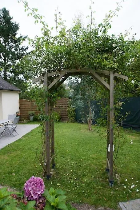 Charmante Maison De Famille Avec Jardin Saint-Caradec 0*,